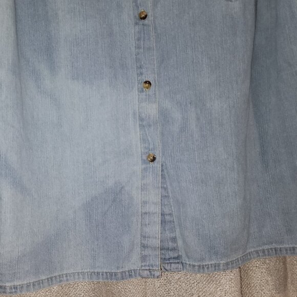 Bichon Frise Dog Breed Embroidered Denim Shirt Size XL Fits Like a Large - Picture 3 of 7